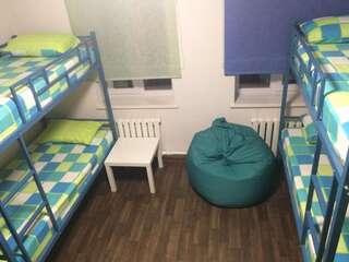 Хостелы Хостел Клуб Стрелец Бишкек Спальное место на двухъярусной кровати в общем номере для женщин-3